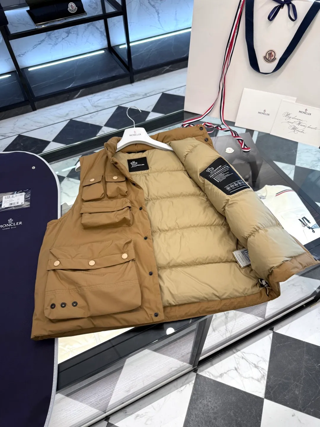 Moncler Grenoble Tongass Premium Series . . .